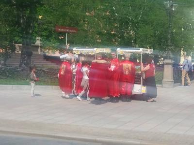 13162037_1270440506302825_2089799296_n_400x400